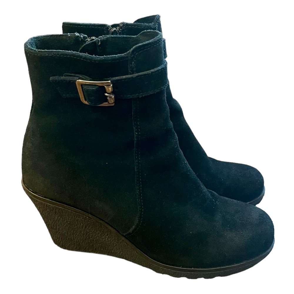 LA CANADIENNE Wedge Suede Booties